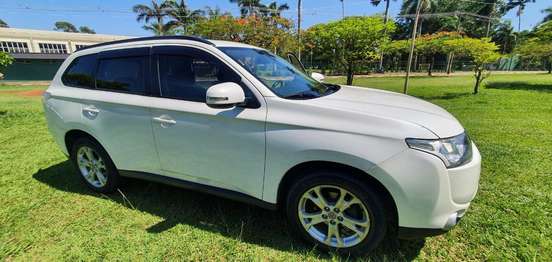 MITSUBISHI-OUTLANDER-2014