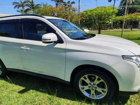MITSUBISHI-OUTLANDER-2.0 16V GASOLINA 4P AUTOMÁTICO MITSUBISHI-OUTLANDER-2014