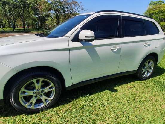 MITSUBISHI-OUTLANDER-2.0 16V GASOLINA 4P AUTOMÁTICO MITSUBISHI-OUTLANDER-2014