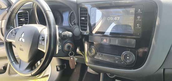 MITSUBISHI-OUTLANDER-2014