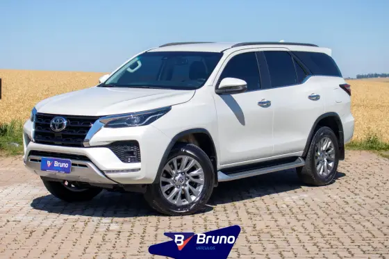 Toyota Hilux-sw4 a partir de 2020 até 2021: Carros usados