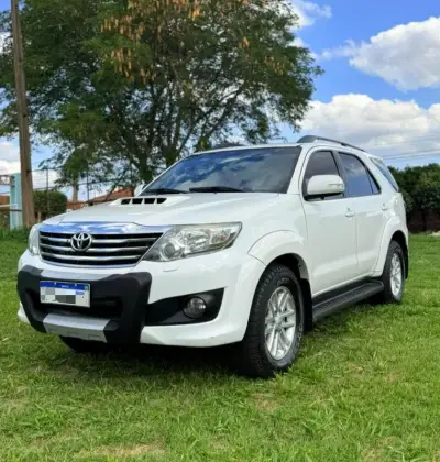 TOYOTA HILUX SW4 3.0 SRV 4X4 7 LUGARES 16V TURBO INTERCOOLER DIESEL 4P AUTOMÁTICO TOYOTA HILUX SW4 3.0 SRV 4X4 7 LUGARES 16V TURBO INTERCOOLER DIESEL 4P AUTOMÁTICO