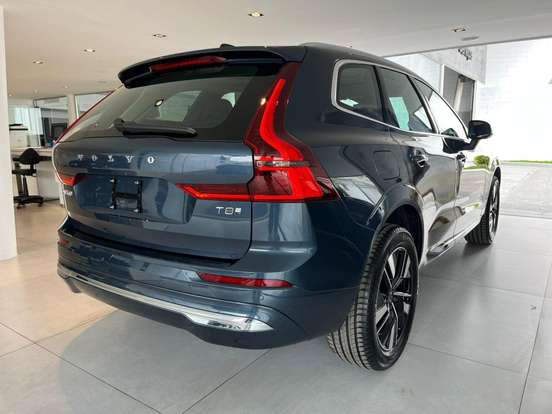VOLVO-XC60-2025