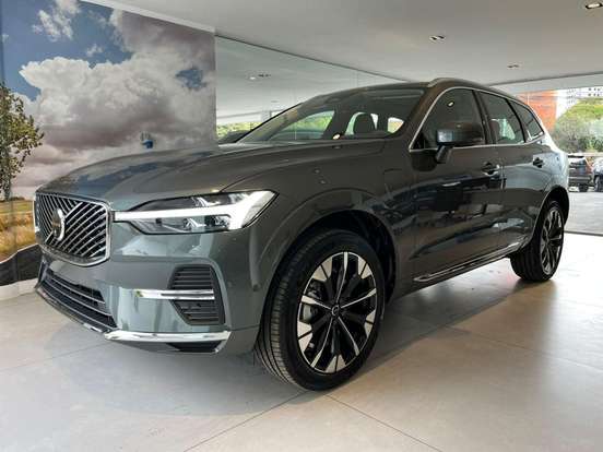 VOLVO-XC60-2025