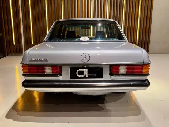 MERCEDES-BENZ-300 D-1983