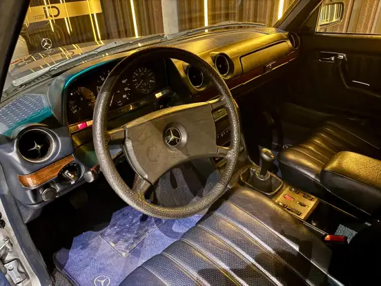 MERCEDES-BENZ-300 D-3.0 I5 DIESEL MANUAL MERCEDES-BENZ-300 D-1983