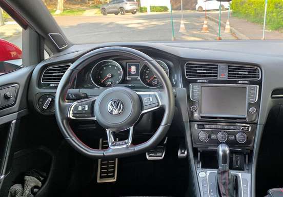 VOLKSWAGEN-GOLF-2013