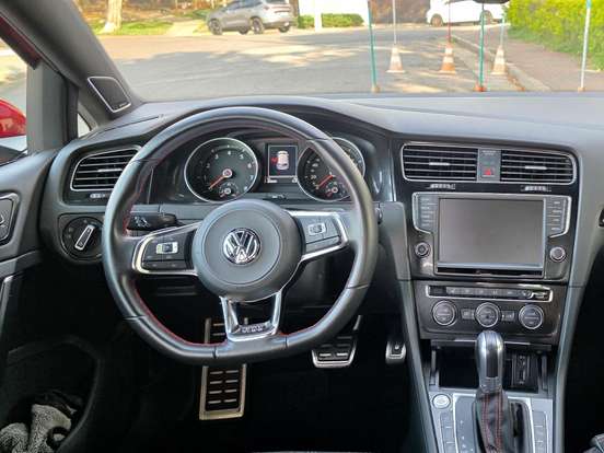 VOLKSWAGEN-GOLF-2.0 TSI GTI 16V TURBO GASOLINA 4P AUTOMÁTICO VOLKSWAGEN-GOLF-2013