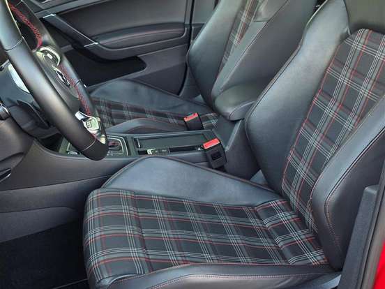 VOLKSWAGEN-GOLF-2.0 TSI GTI 16V TURBO GASOLINA 4P AUTOMÁTICO VOLKSWAGEN-GOLF-2013