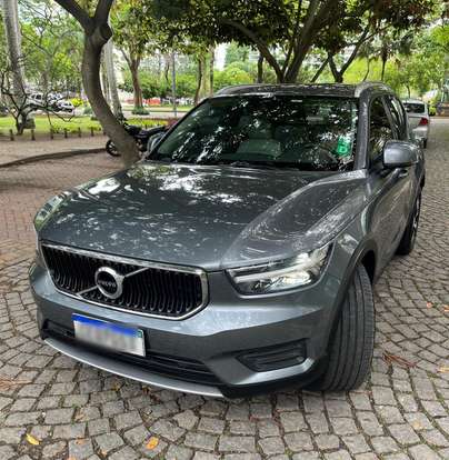 VOLVO-XC40-2019