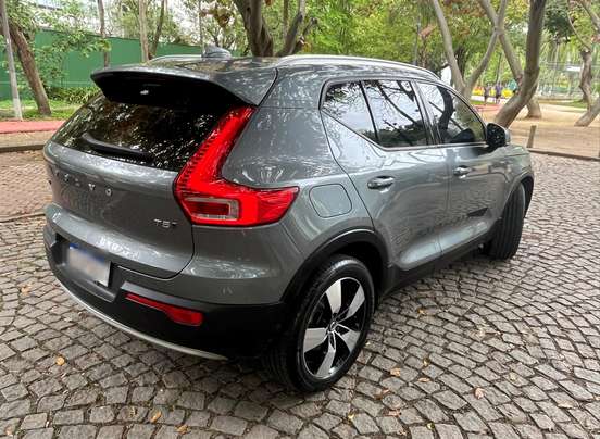 VOLVO-XC40-2019
