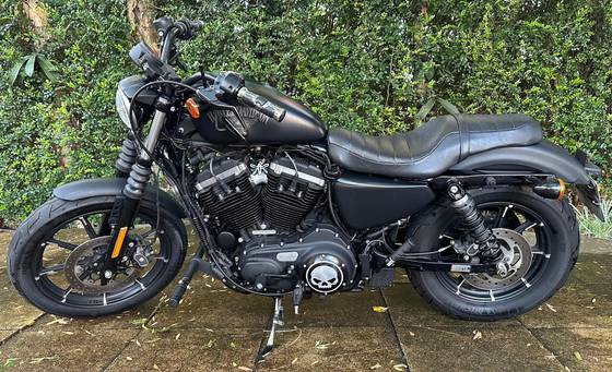 HARLEY-DAVIDSON SPORTSTER IRON 883 