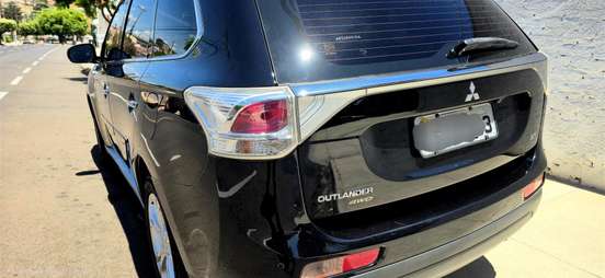 MITSUBISHI-OUTLANDER-2013