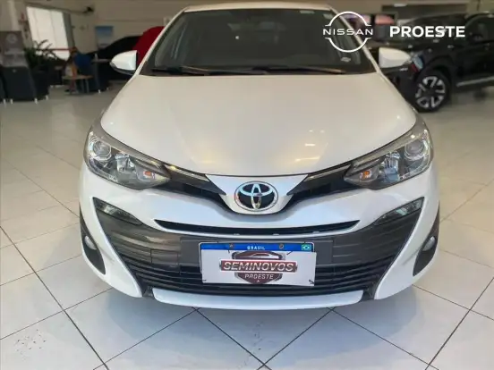 TOYOTA-YARIS-2021