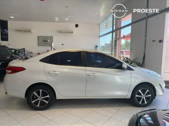 TOYOTA-YARIS-2021