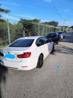 BMW-320i-2013
