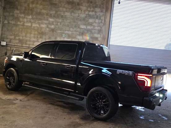 FORD-F-150-5.0 V8 GASOLINA CD LARIAT BLACK FX4 AUTOMÁTICO FORD-F-150-2024