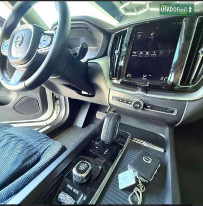 VOLVO-XC60-2020