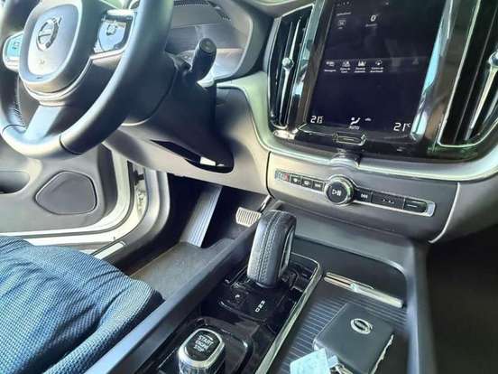 VOLVO-XC60-2.0 T8 HYBRID MOMENTUM AWD GEARTRONIC VOLVO-XC60-2020