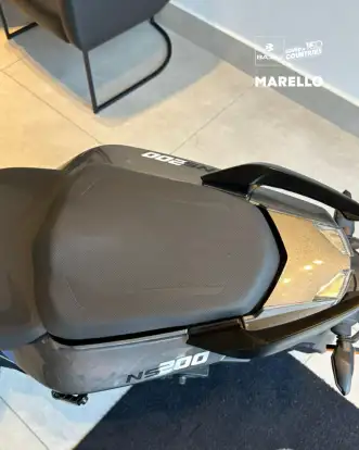 BAJAJ-DOMINAR NS200-2025