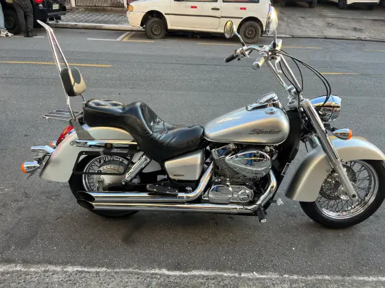 HONDA SHADOW 750 