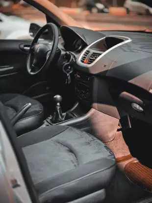 PEUGEOT-207-2010