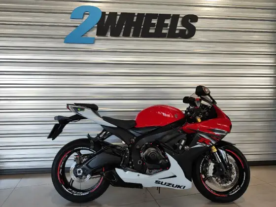 SUZUKI GSX-R750 SUZUKI GSX-R750
