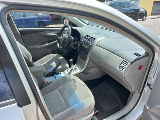 TOYOTA-COROLLA-2010
