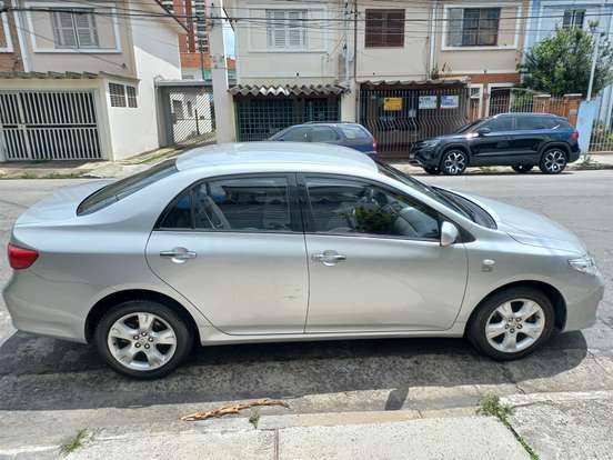 TOYOTA-COROLLA-2010