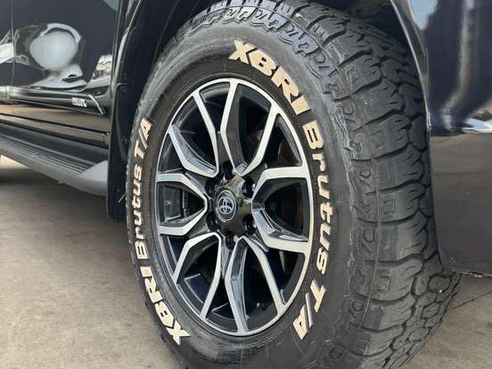 TOYOTA-HILUX-2.8 D-4D TURBO DIESEL CD SRX 4X4 AUTOMÁTICO TOYOTA-HILUX-2021