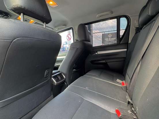 TOYOTA-HILUX-2.8 D-4D TURBO DIESEL CD SRX 4X4 AUTOMÁTICO TOYOTA-HILUX-2021