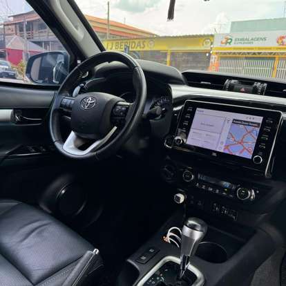 TOYOTA-HILUX-2021