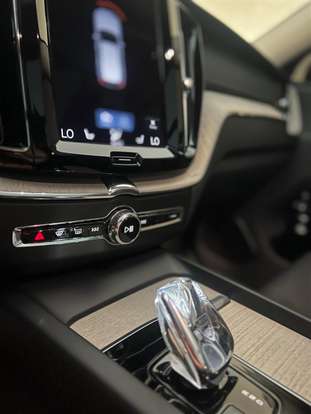 VOLVO-XC60-2021