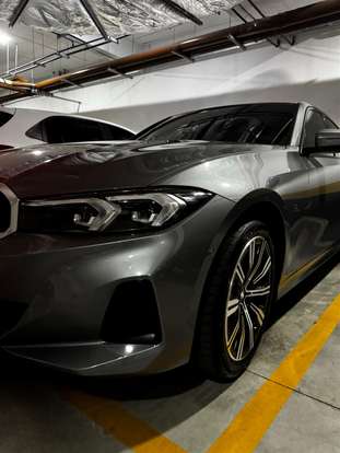 BMW-320i-2023
