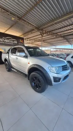 MITSUBISHI L200 TRITON 3.2 GLS 4X4 CD 16V TURBO INTERCOLER DIESEL 4P MANUAL MITSUBISHI L200 TRITON 3.2 GLS 4X4 CD 16V TURBO INTERCOLER DIESEL 4P MANUAL