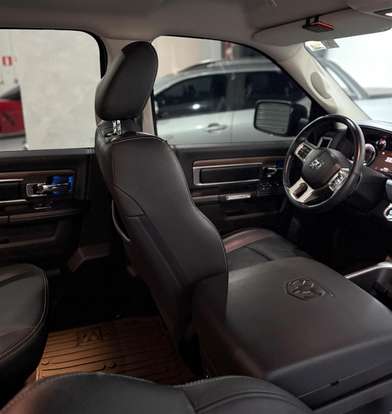 RAM-CLASSIC-5.7 V8 GASOLINA LARAMIE NIGHT EDITION CD 4X4 AUTOMÁTICO RAM-CLASSIC-2023