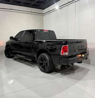 RAM-CLASSIC-5.7 V8 GASOLINA LARAMIE NIGHT EDITION CD 4X4 AUTOMÁTICO RAM-CLASSIC-2023