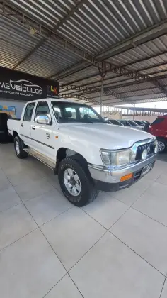 TOYOTA HILUX 3.0 4X4 8V DIESEL 4P MANUAL