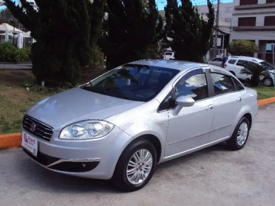 FIAT LINEA 1.8 ESSENCE 16V FLEX 4P MANUAL FIAT LINEA 1.8 ESSENCE 16V FLEX 4P MANUAL