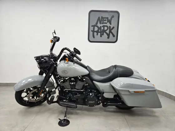 HARLEY-DAVIDSON ROAD KING SPECIAL 