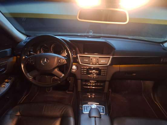 MERCEDES-BENZ-E 500-2010