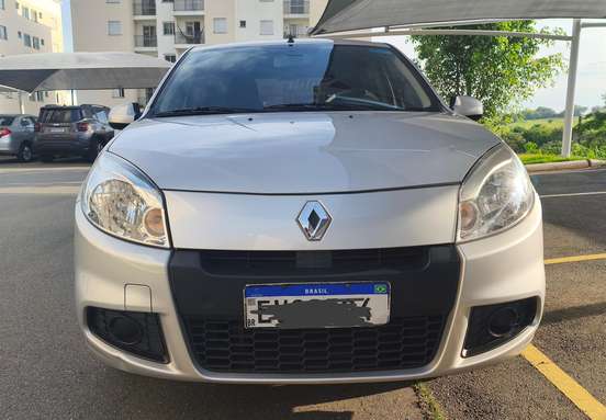 RENAULT-SANDERO-2011