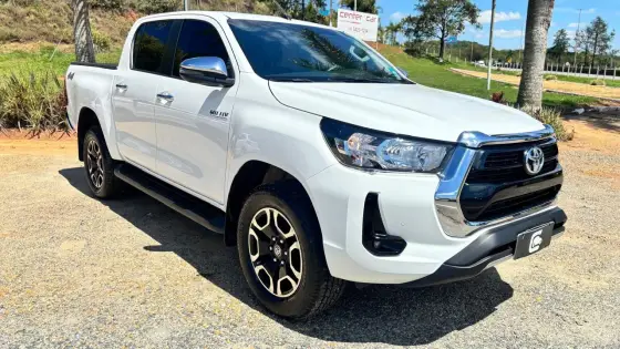 TOYOTA HILUX 2.8 D-4D TURBO DIESEL CD SRV 4X4 AUTOMÁTICO