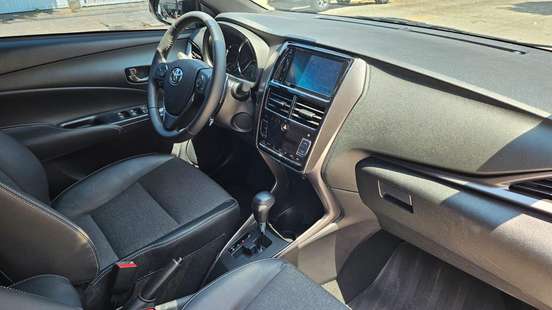 TOYOTA-YARIS-2024