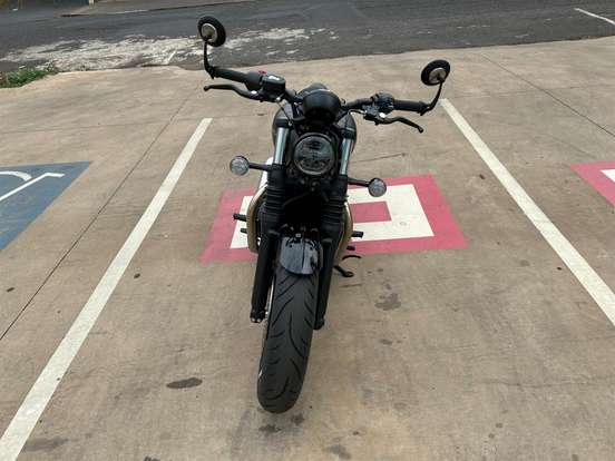 TRIUMPH-BONNEVILLE BOBBER 1200-2023