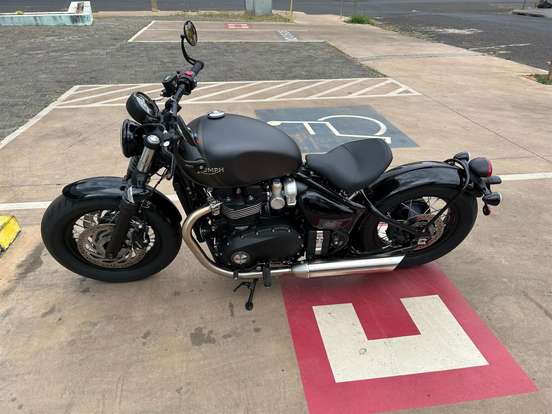 TRIUMPH-BONNEVILLE BOBBER 1200-2023