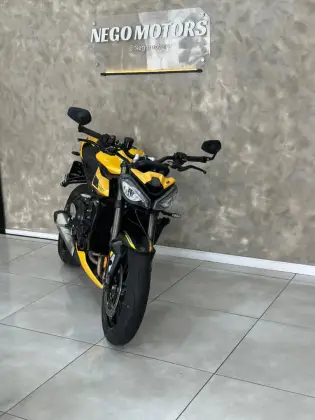 TRIUMPH STREET TRIPLE 765 RS 