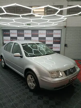 VOLKSWAGEN BORA 2.0 MI 8V GASOLINA 4P AUTOMÁTICO
