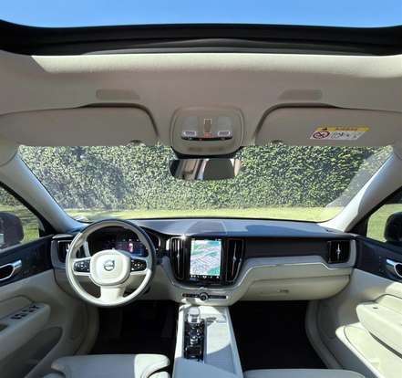 VOLVO-XC60-2024