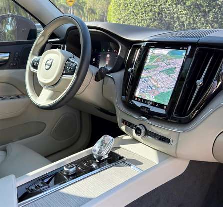 VOLVO-XC60-2024